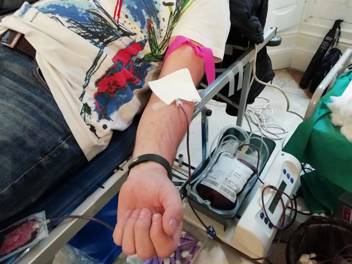 Archivo - Donación de sangre en Huelva.