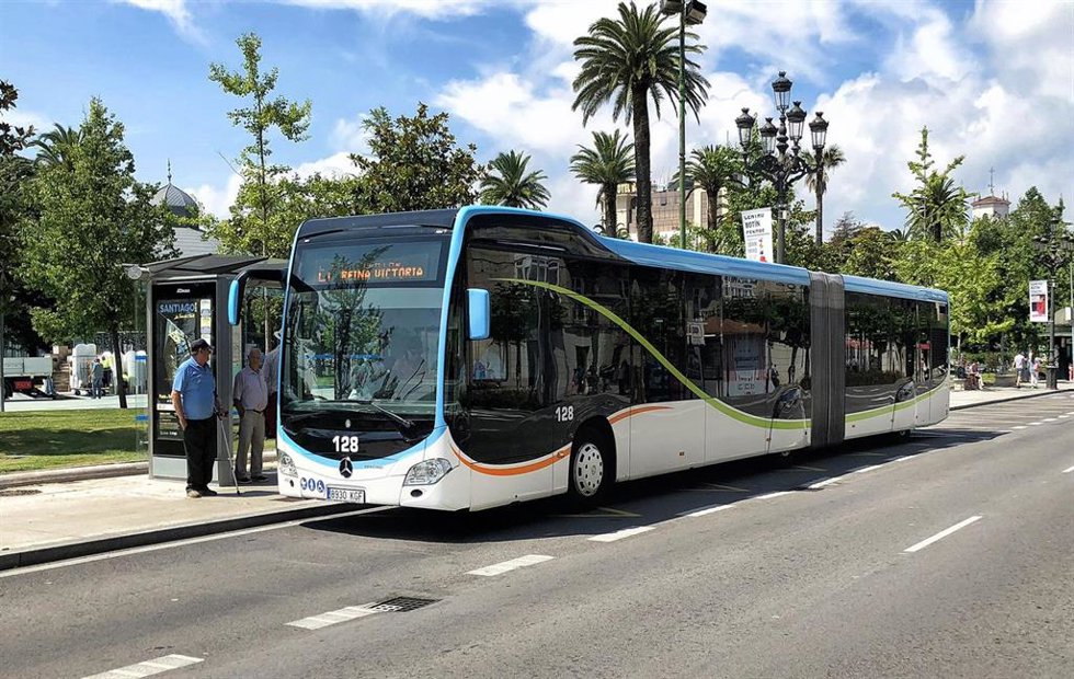 Archivo - Autobús municipal de Santander TUS