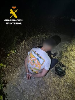 Detenido en Cogollos Vega (Granada) tras huir de la Guardia Civil y arrojar una bolsa con más de cinco kilos de cogollos de marihuana a unas zarzas.