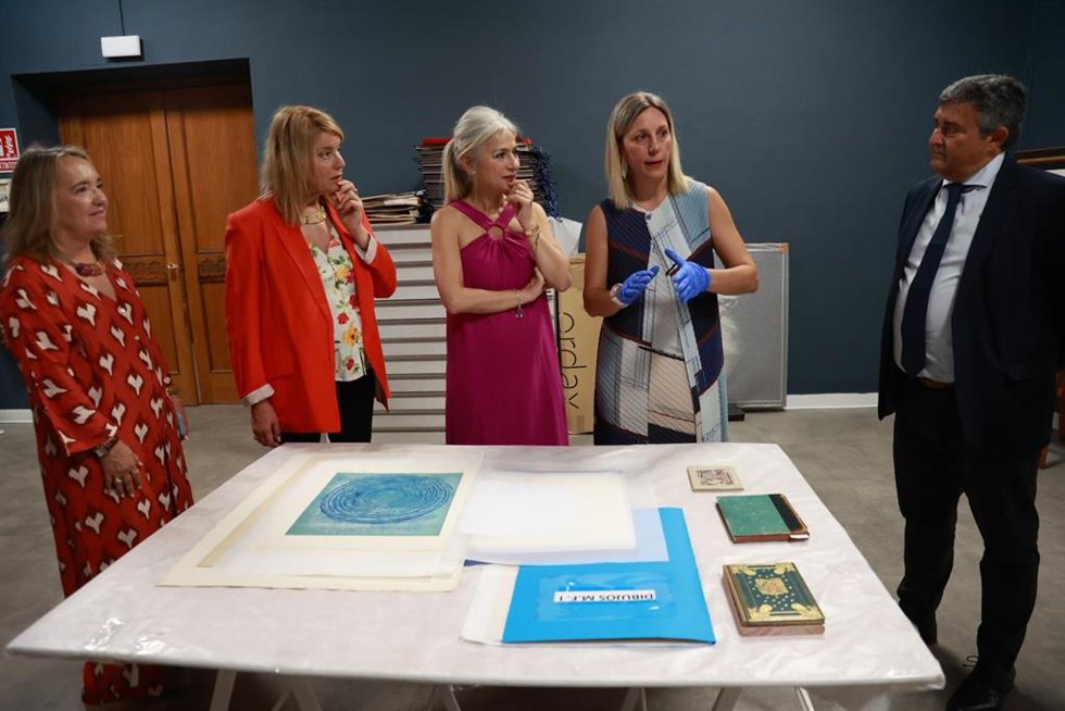 La consejera de Cultura y Deporte en funciones, Patricia del Pozo, ha asistido en el Museo de Huelva, acompañada por la alcaldesa de la ciudad, Pilar Miranda.