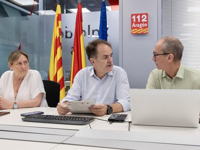 El consejero Roberto Bermúdez de Castro y el director general de Interior y Emergencias, Miguel Ángel Clavero, en la reunión del CECOPI.