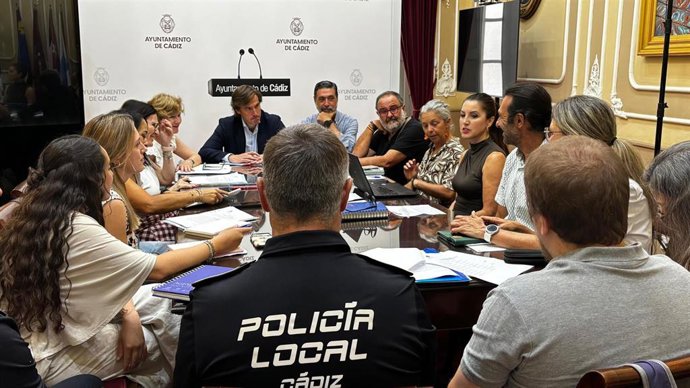 Imagen de la Comisión Municipal de Absentismo Escolar de Cádiz para el curso 2025-2026.