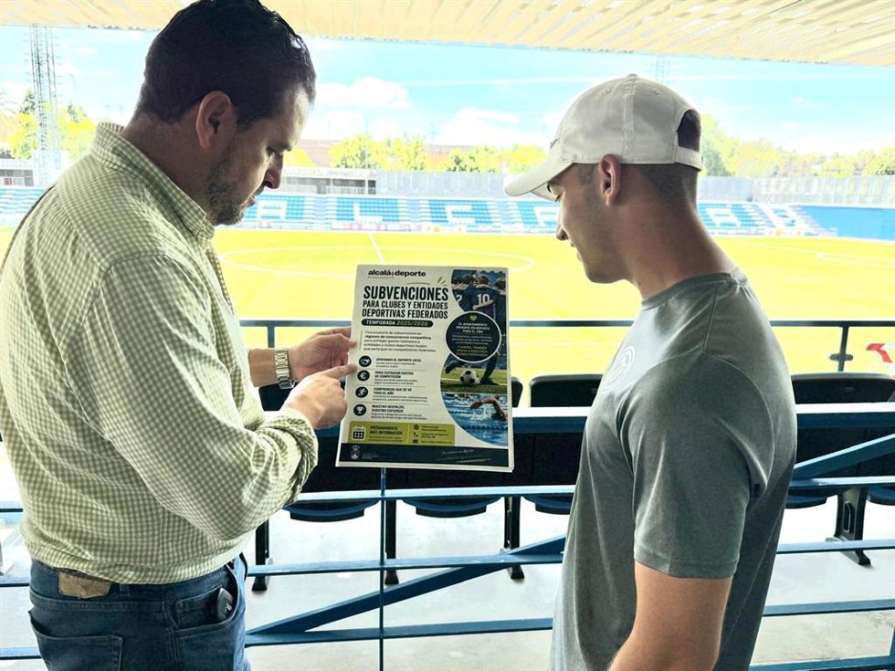El delegado municipal de Deportes en el Ayuntamiento de Alcalá, Pedro Gracia, detalla el programa de subvenciones para entidades y clubes deportivos de competiciones federadas