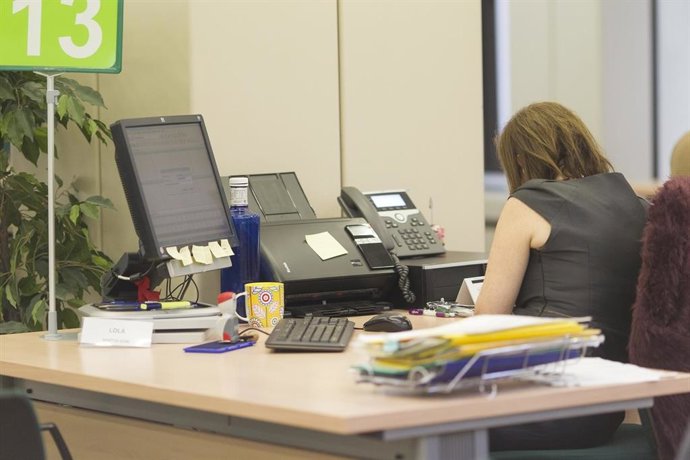 Archivo - (Foto de ARCHIVO)   Trabajadores, trabajador, trabajo, Seguridad Social, Oficina de empleo 06/6/2017