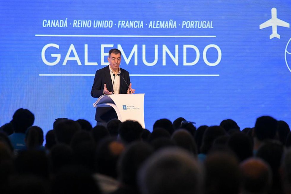 El conselleiro de Educación, Román Rodríguez, participa en la jornada de bienvenida del programa Galemundo