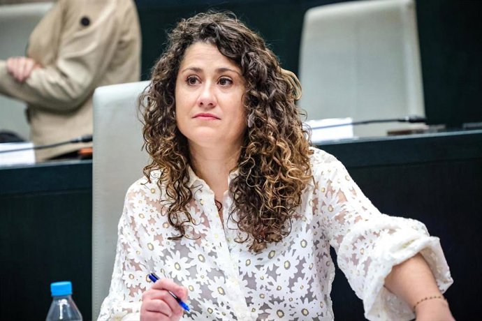 Archivo - La concejala del Grupo Municipal Socialista Enma López durante el Pleno de Cibeles