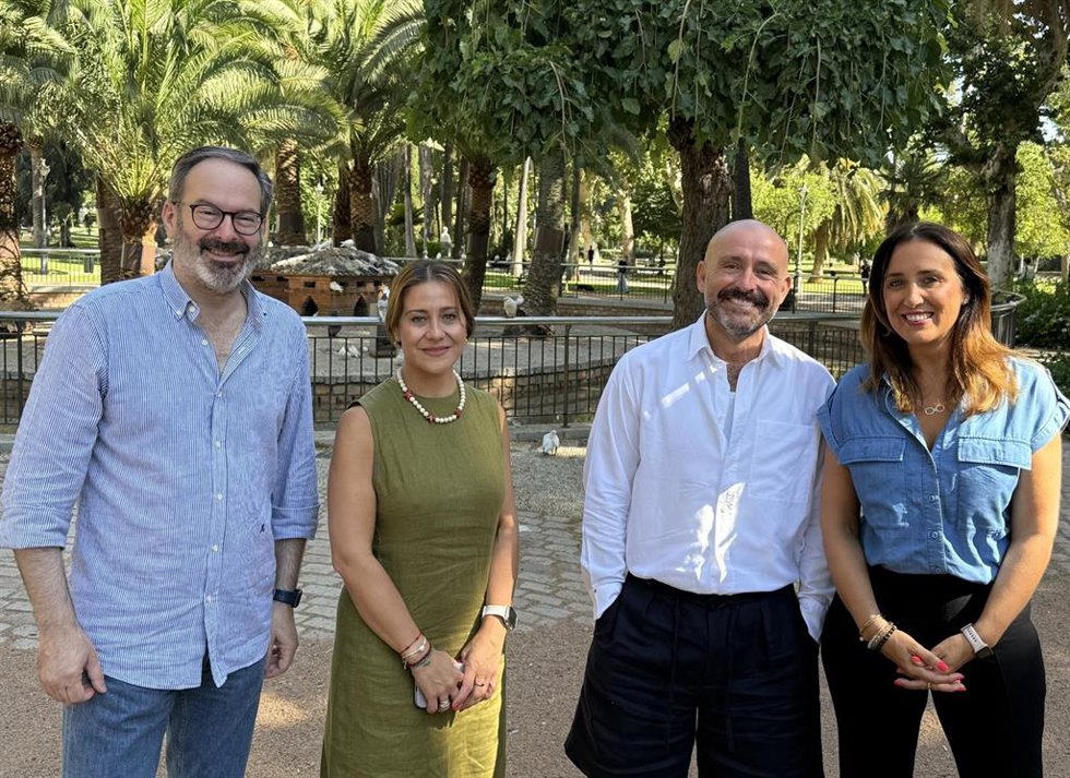El vicesecretario de Educación e Igualdad del Partido Popular, Jaime de los Santos, en Córdoba con el presidente provincial del PP de Córdoba, Adolfo Molina.