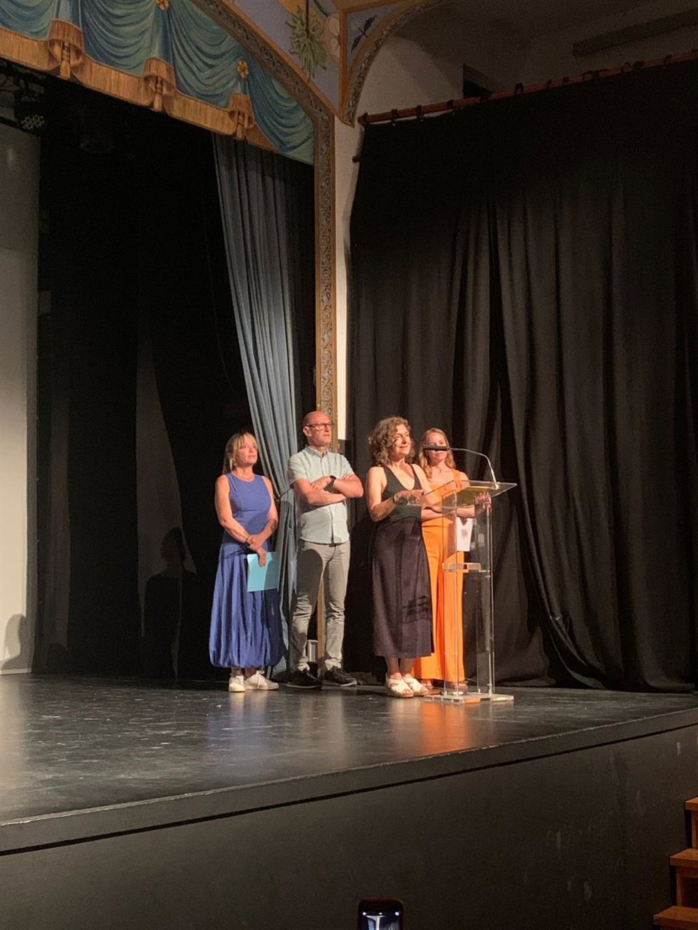 Acto de entrega de los diplomas a los estudiantes participantes en el programa PISE para evitar el abandono escolar.