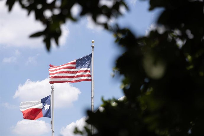 Banderas de Estados Unidos y del estado de Texas  (archivo)
