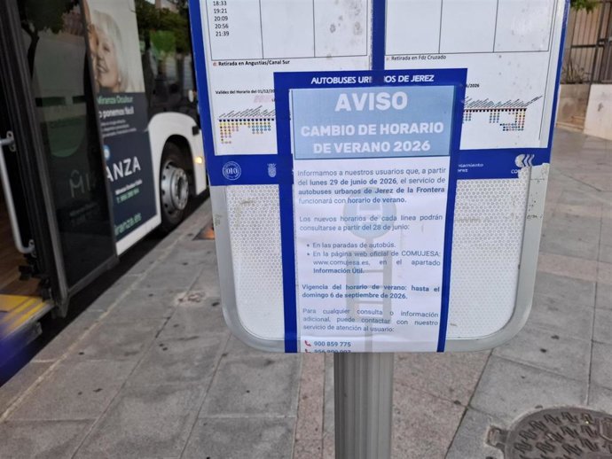 Imagen de la lista de horarios de verano de los autobuses en Jerez.
