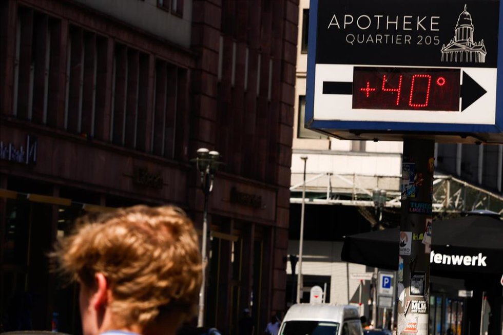Termómetro durante la ola de calor en Berlín (Alemania)