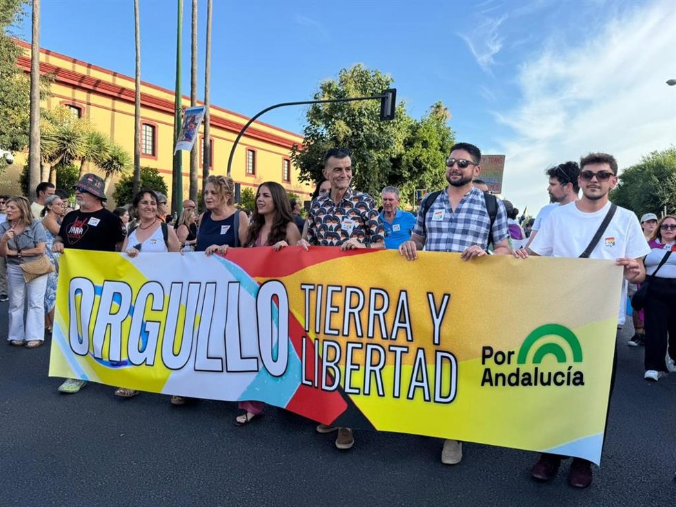 El portavoz del grupo Por Andalucía en el Parlamento andaluz, Antonio Maíllo, en la manifestación del Orgullo Lgtbiq+ en Sevilla.