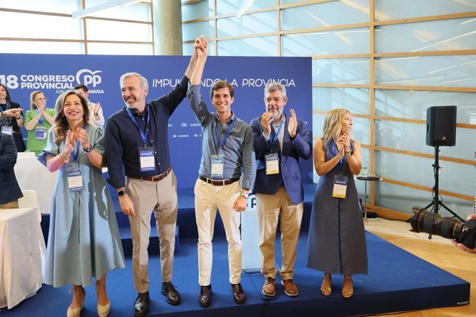 Chueca, Azcón, Celma, Nadal y Alós en la clausura del XVIII Congreso Provincial del PP Zaragoza.