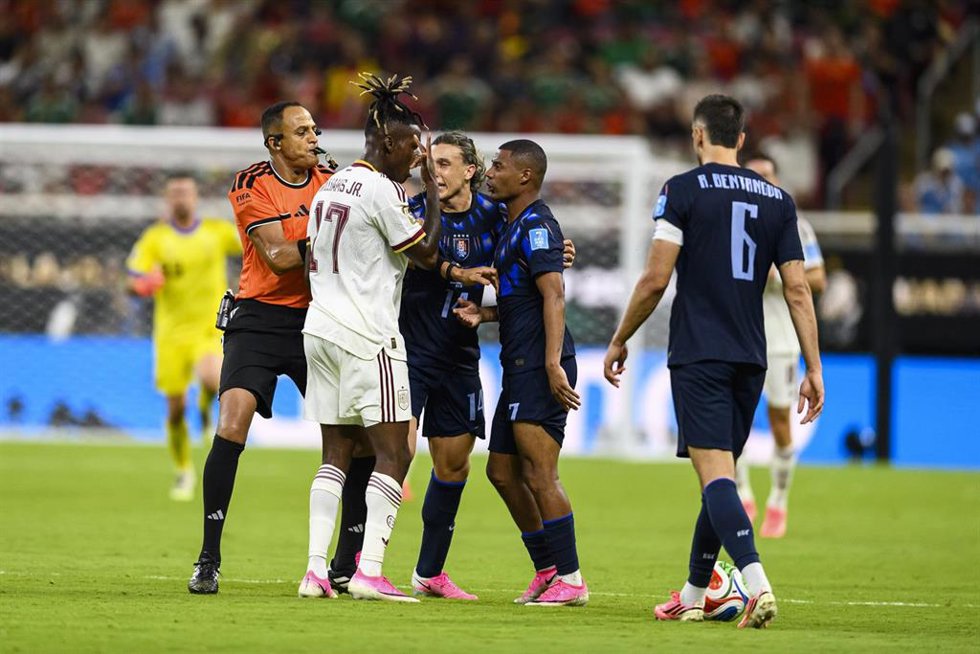 Nico Williams tras la entrada de Nicolás de La Cruz en el España-Uruguay del Mundial 2026