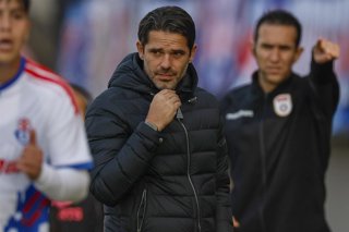 Futbol, Union La Calera vs Universidad de Chile. Fecha 15, Liga de Primera 2026. El entrenador de Universidad de Chile Fernando Gago es fotografiado durante el partido de la Liga de primera contra Union La Calera disputado en el estadio Nicolas Chahuan