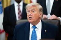 Trump amenaza a Irán con "acabar por la vía militar" tras los ataques de represalia en el estrecho de Ormuz