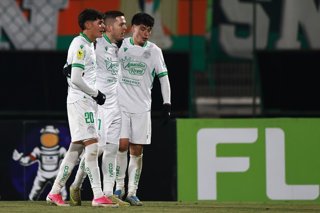 Futbol, Palestino vs Audax Italiano,  Copa Chile 2026. El jugador de Audax Italiano Franco Troyansky, centro, celebra un gol contra Palestino durante el partido de la Copa Chile disputado en el Municipal de La Cisterna de Santiago,