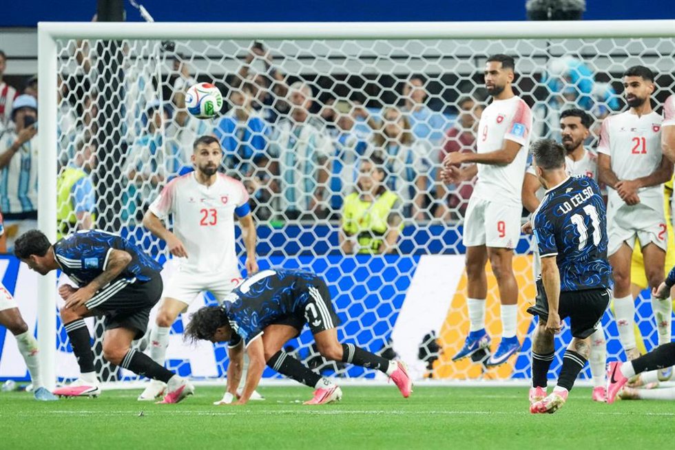 Giovani Lo Celso en la falta que acabó en gol en el Jordania-Argentina del Mundial 2026