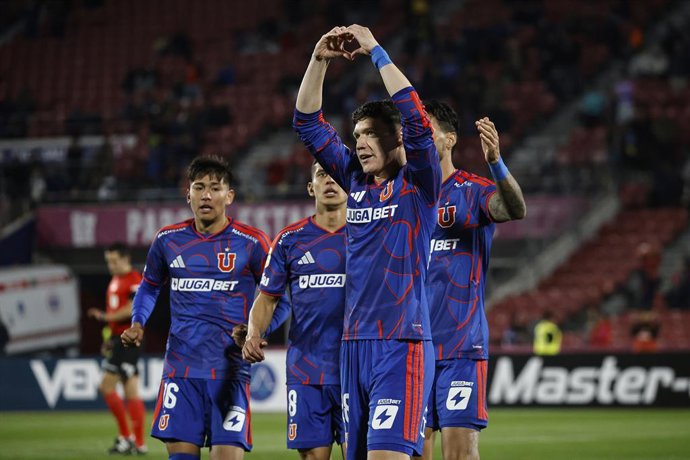 Futbol, Universidad de Chile vs Santiago Wanderers. Copa Chile 2026. El jugador de Universidad de Chile Agustin Arce,  centro, celebra con sus companeros tras marcar un gol contra Santiago Wanderers durante el partido de la Copa Chile disputado en el
