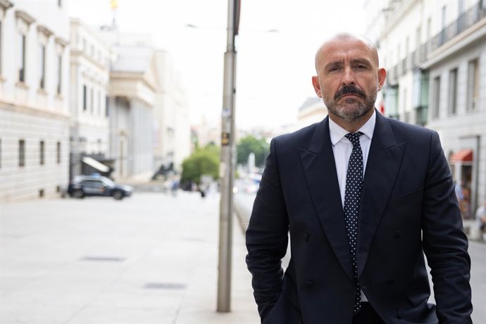O vice-secretário de Educação e Igualdade do PP, Jaime de los Santos, durante uma entrevista à Europa Press, no Congresso dos Deputados, em 25 de junho de 2026, em Madri (Espanha). Formado em História da Arte, de los Santos foi secretário de Cu