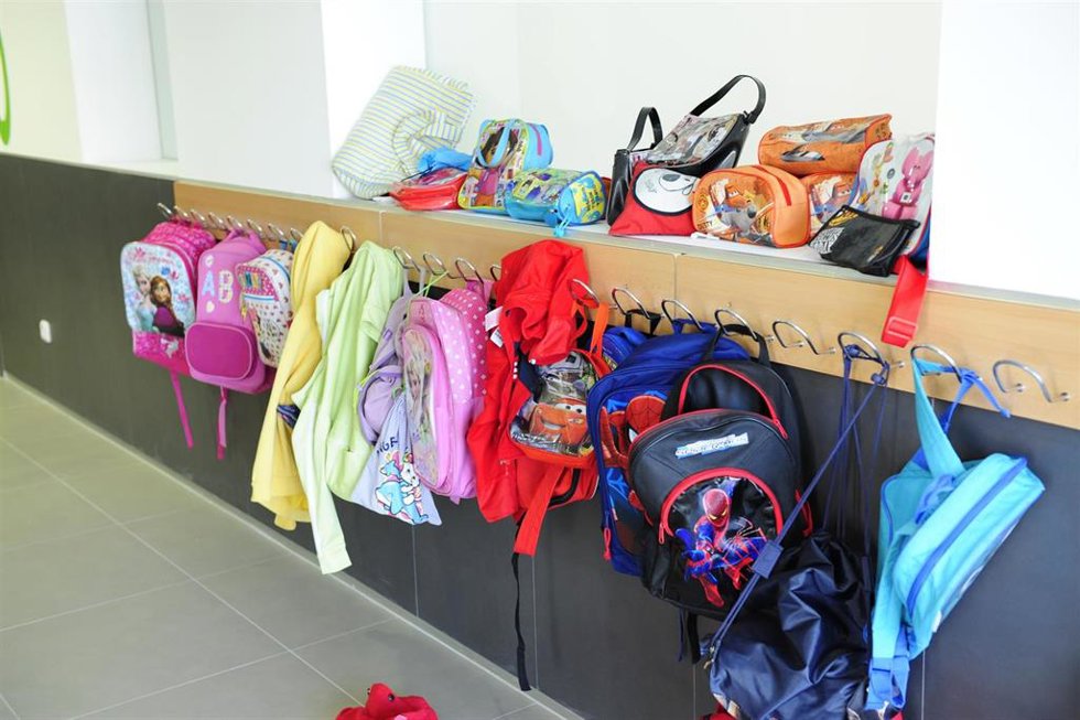 Archivo - Colegio, material escolar, mochilas, estuches, niños, clase