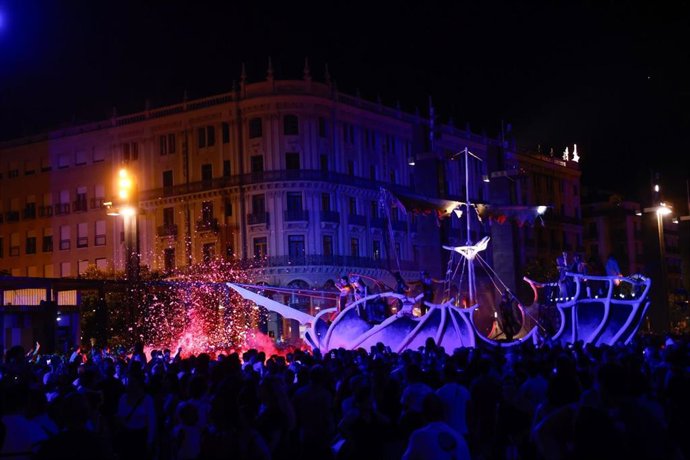 El espectáculo 'The Whale Street', congregó a 27.000 personas en la plaza del Pilar.
