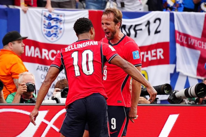 27 de junio de 2026, EE. UU., East Rutherford: El inglés Harry Kane (derecha) celebra con Jude Bellingham el segundo gol de su equipo en el partido de fútbol de la Copa Mundial de la FIFA 2026, correspondiente al Grupo L, entre Panamá e Inglaterra, disput
