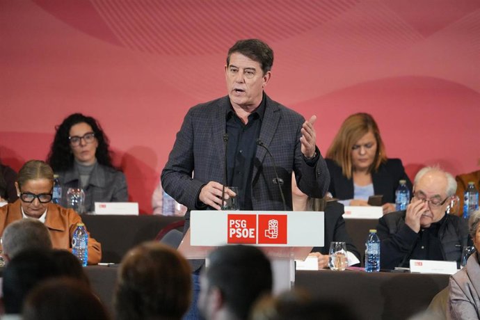 Archivo - El secretario general del PSdeG y portavoz del Grupo Socialista en el Parlamento de Galicia, José Ramón Gómez Besteiro, durante la reunión del Comité Nacional del Partido Socialista de Galicia, a 10 de enero de 2026, en Santiago de Compostela, A