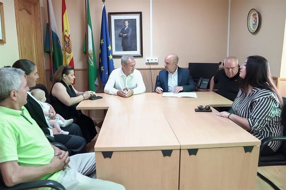 El presidente de la Diputación de Almería, José Antonio García Alcaina, ha visitado las localidades de Benitagla y Benizalón para analizar con sus alcaldes los proyectos en marcha y futuras iniciativas para que sigan creciendo.