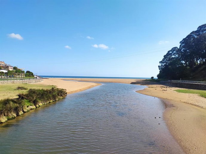 Archivo - Playa de La Griega, Lastres, Colunga