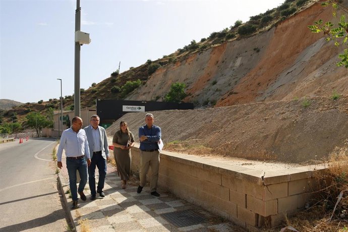El subdelegado del Gobierno en Granada visita los municipios de Iznalloz y Benalúa de las Villas