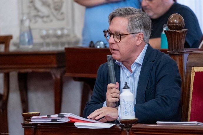 Archivo - El portavoz del Grupo Municipal Socialista en el Ayuntamiento de Cádiz, Óscar Torres.