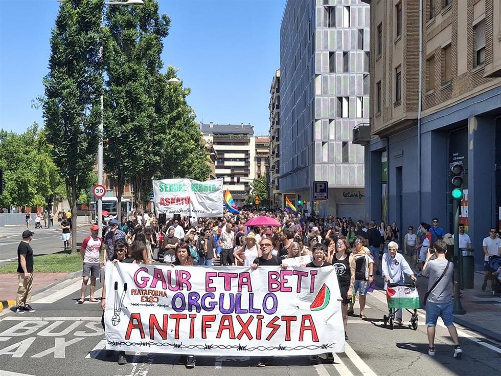 Manifestación por el Día del Orgullo LGTBI 2026 en Pamplona.