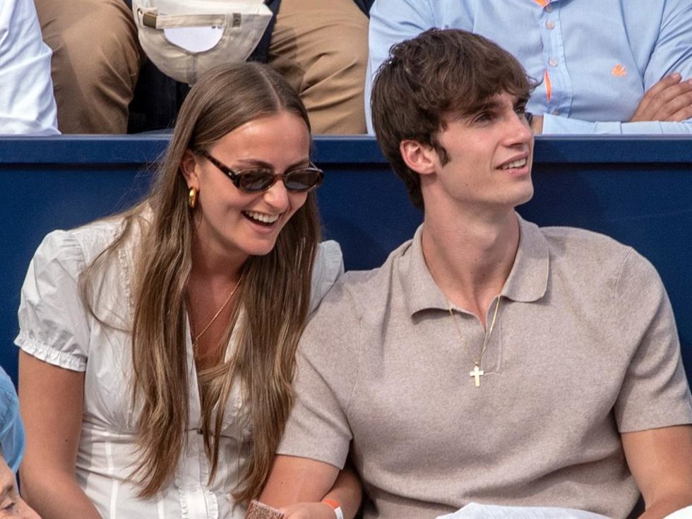 Pablo Urdangarin y Johanna Zott, paseo por Barcelona tras asistir a la ponencia de Iñaki Urdangarin