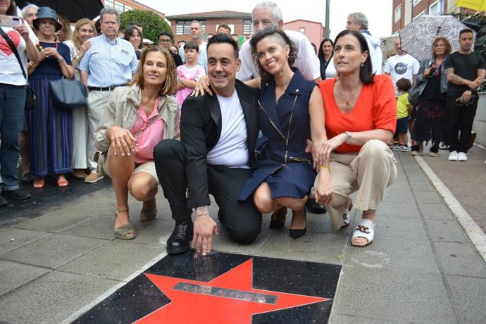 Raúl Alegría ya tiene su estrella en el Paseo de la Fama de Tetúan, en Santander