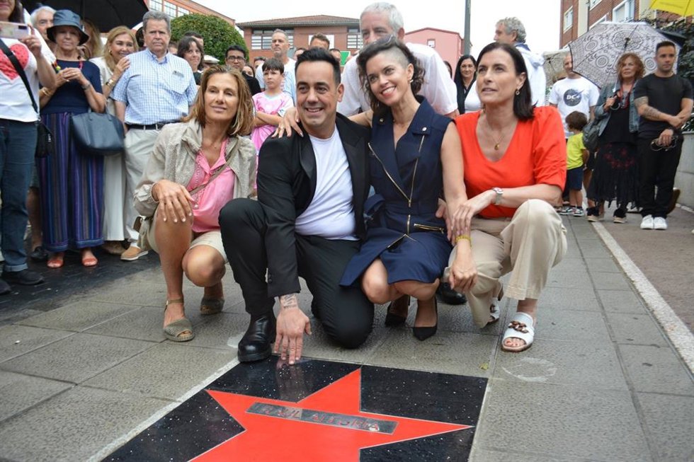 Raúl Alegría ya tiene su estrella en el Paseo de la Fama de Tetúan, en Santander