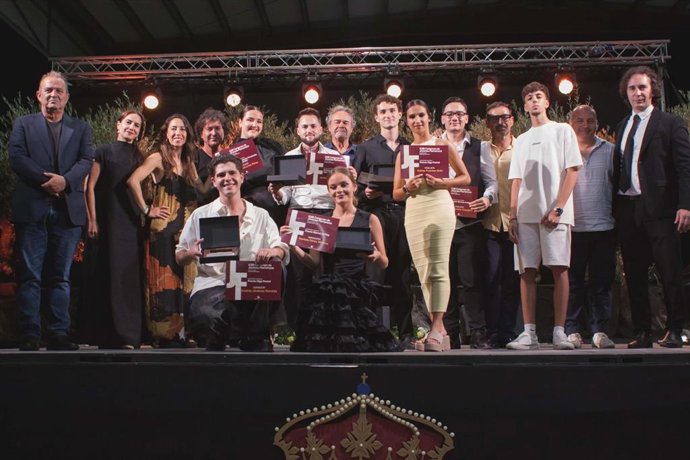 Imagen de los premiados en la gala final del XXIII Certamen de Jóvenes Flamencos de la Diputación de Córdoba.
