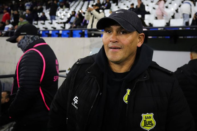 Futbol, Universidad Catolica vs San Luis Fecha 4, Copa Chile 2026. ElÊentrenadorÊde San Luis Humberto Suazo es fotografiado durante el partido de Copa Chile contra Universidad Catolica realizado en el estadio Claro Arena de Santiago,