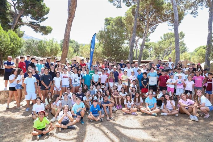Primer turno de niños que asiste a los campamentos de verano de la Victòria.