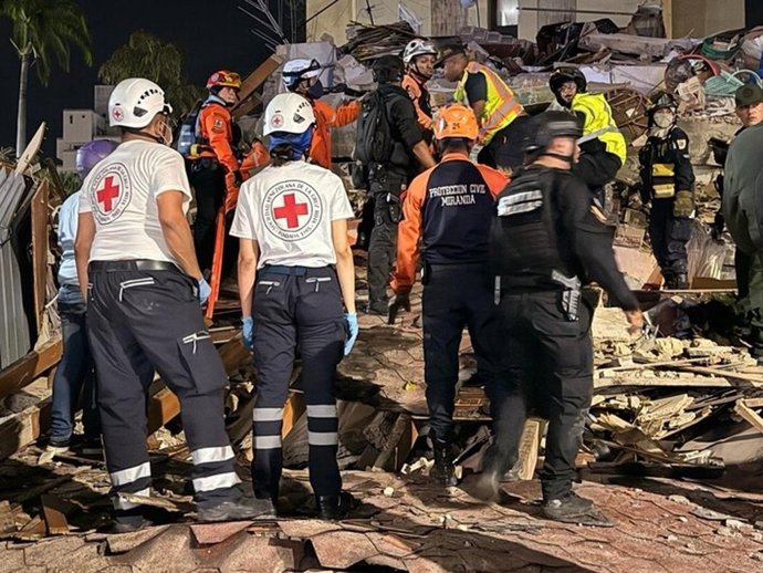 Imagen de los voluntarios ayudando tras los terremotos de Venezuela.