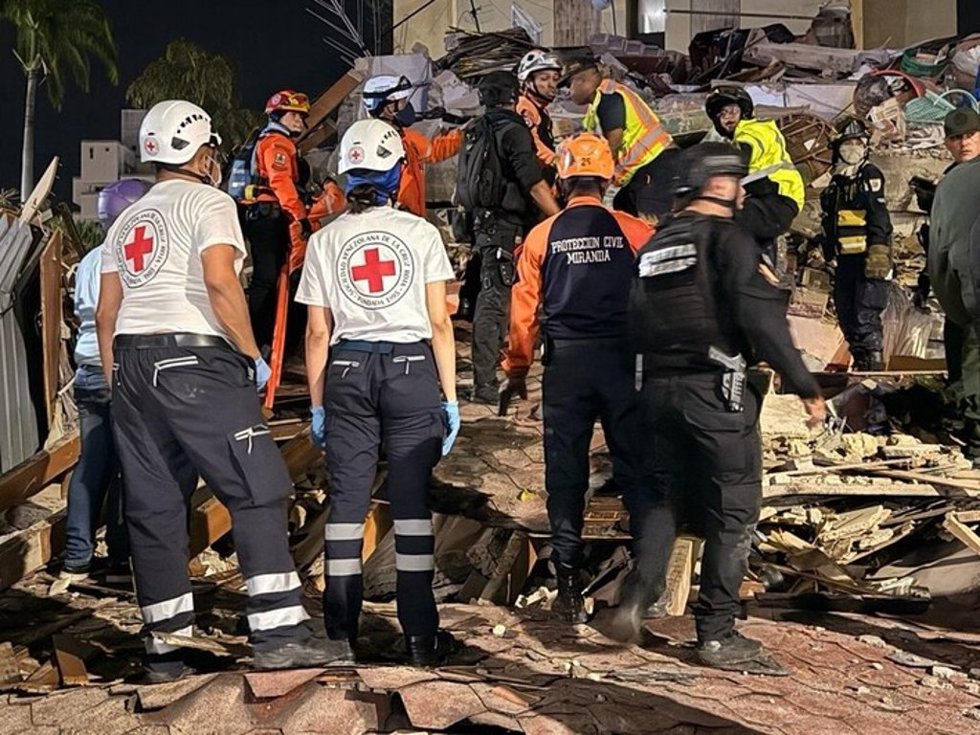 Imagen de los voluntarios ayudando tras los terremotos de Venezuela.