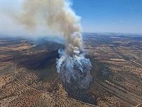 El 112 recomienda cerrar puertas y ventanas y el uso de mascarilla a la población afectada por el incendio de Castuera