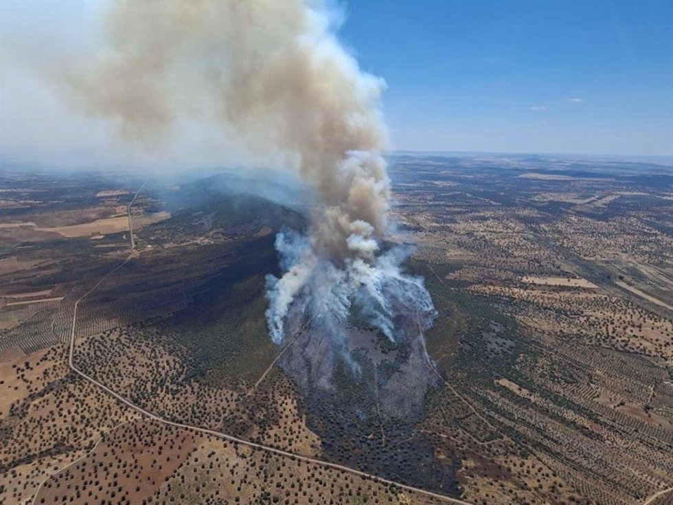 Incendio forestal declarado en Castuera (Badajoz), a 28 de junio de 2026.