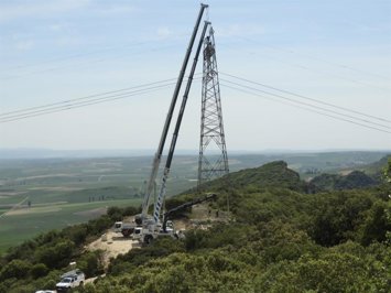 Red Eléctrica culmina la repotenciación de la línea Barcina -Santa Eng racia