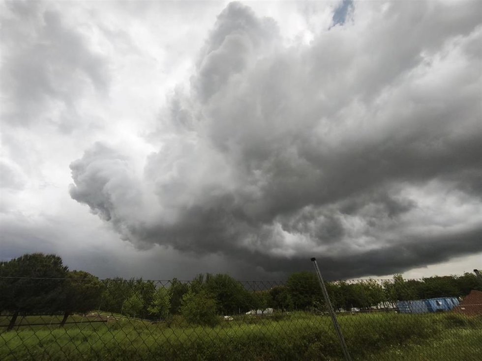 Archivo - riesgo amarillo por tormentas y lluvias fuertes en toda Cantabria