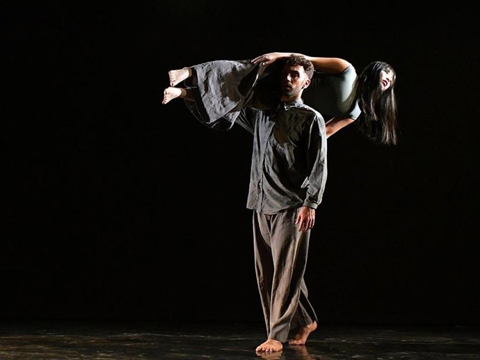 'Mover Cenizas' Es Uno De Los Espectáculos Del Festival Danza En El Camino.