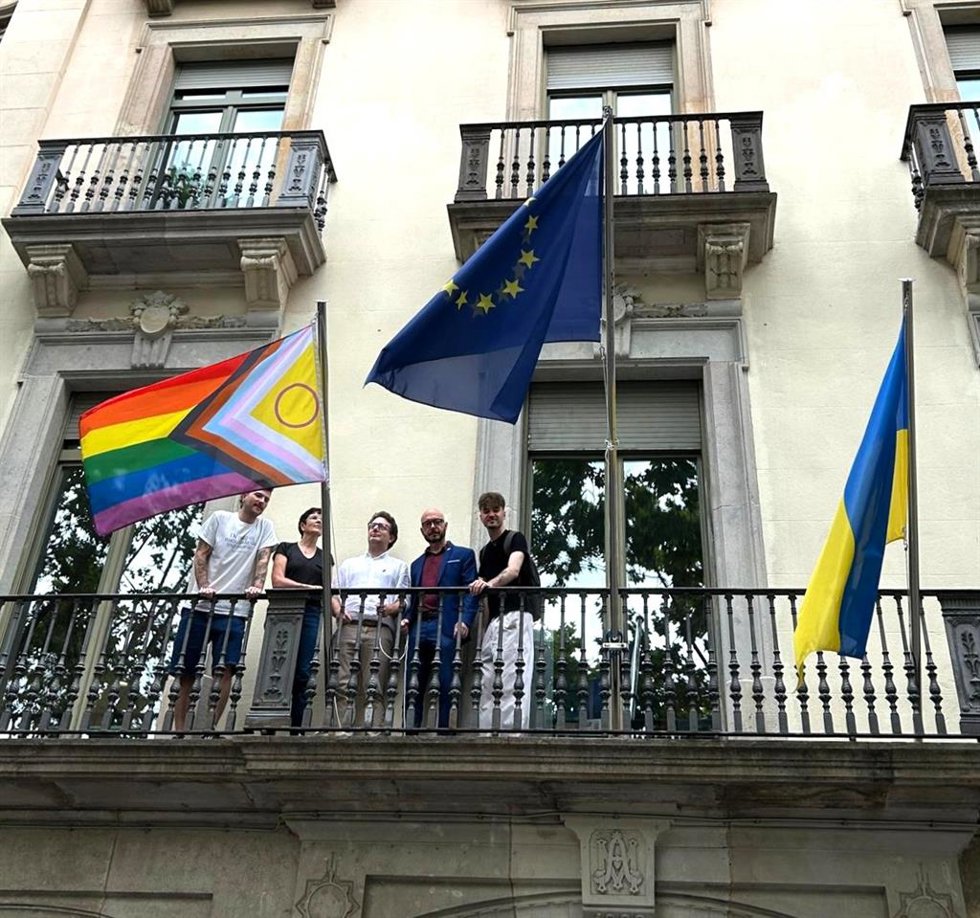 Izando la bandera