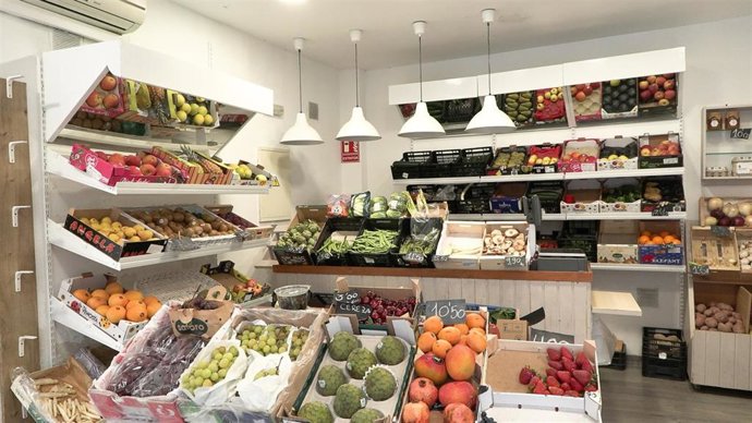 Archivo - Imagen de archivo de una frutería.