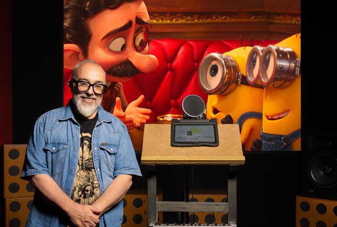 Álex de la Iglesia: "Estoy muy orgulloso de que haya esa 'manía' de doblar las películas en español"