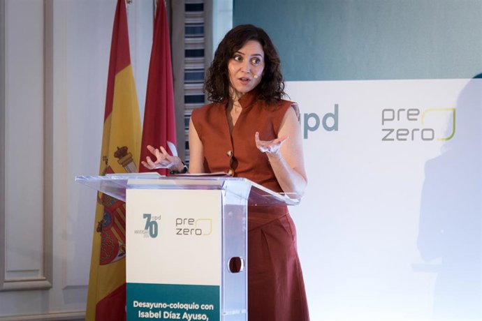 La presidenta de la Comunidad de Madrid, Isabel Díaz Ayuso, participa en el encuentro informativo, en el Hotel Westin Palace, a 29 de junio de 2026, en Madrid (España).